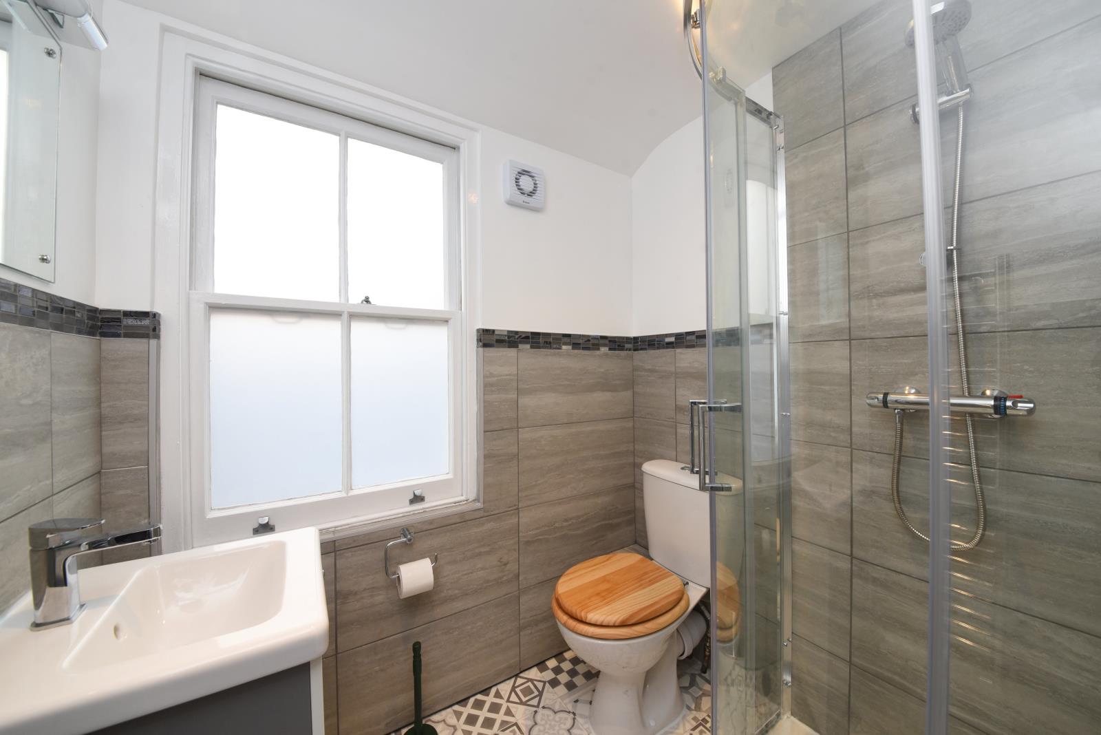 1 bed property in Cromwell Avenue, London